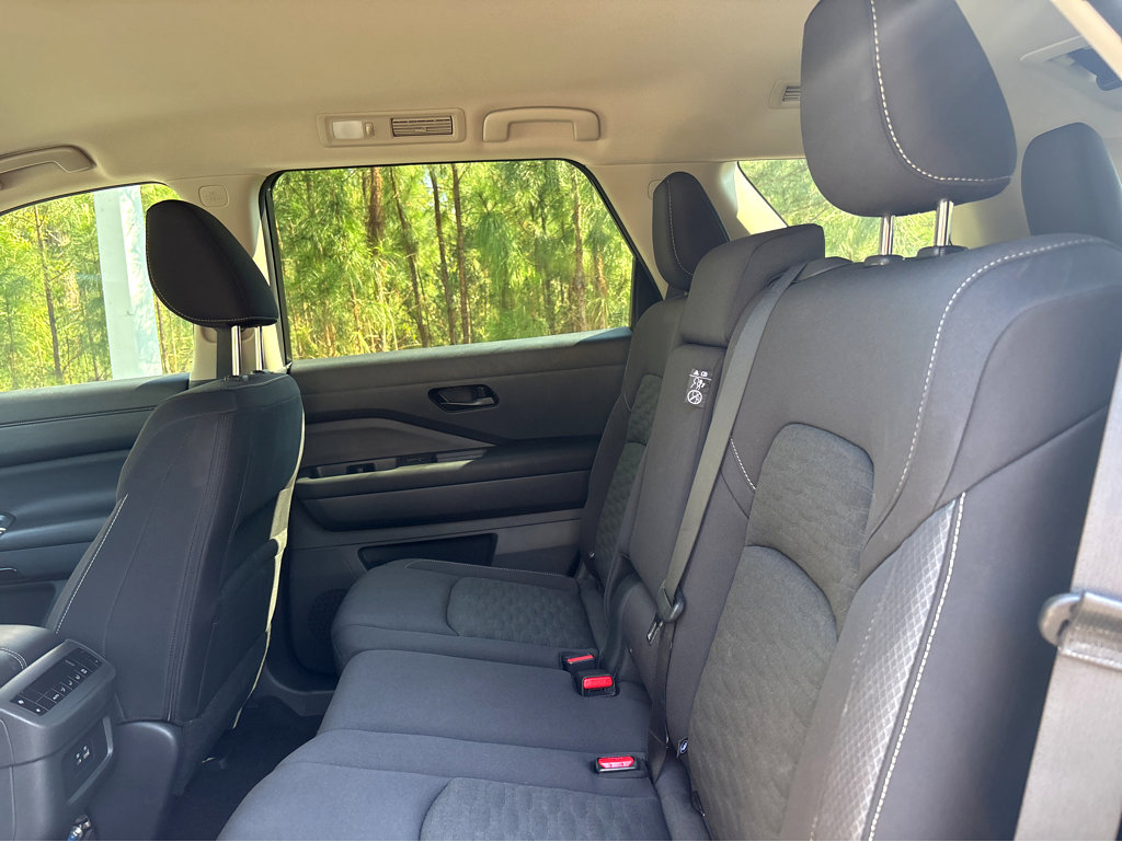Used 2024 Nissan Pathfinder SV image 16