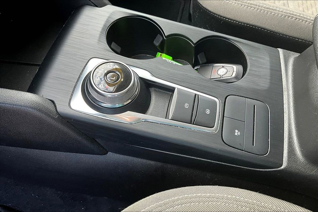 Used 2022 Ford Escape SE image 19