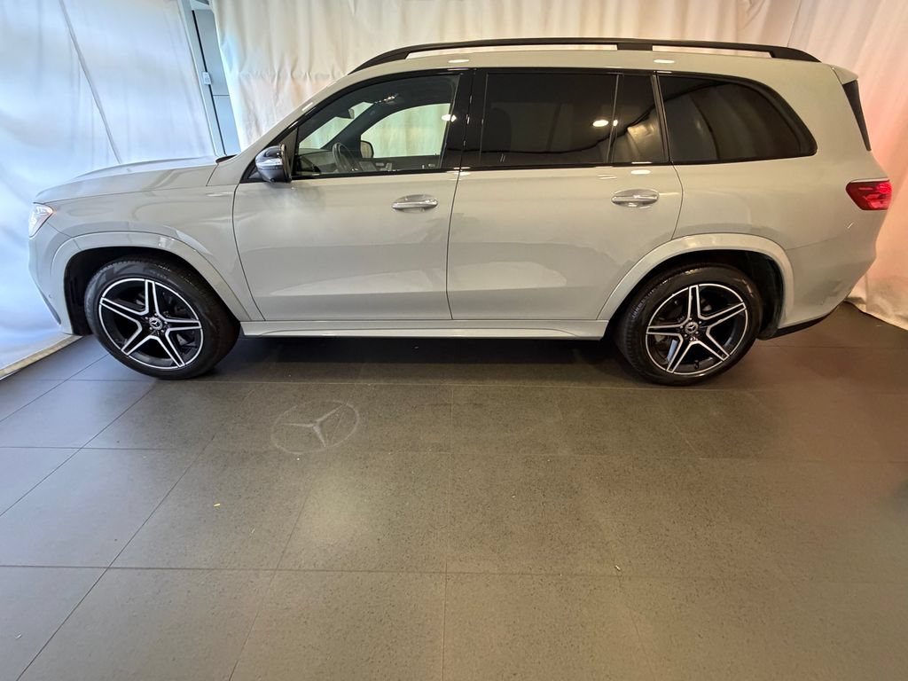 Used 2025 Mercedes-Benz GLS 450 4MATIC image 2