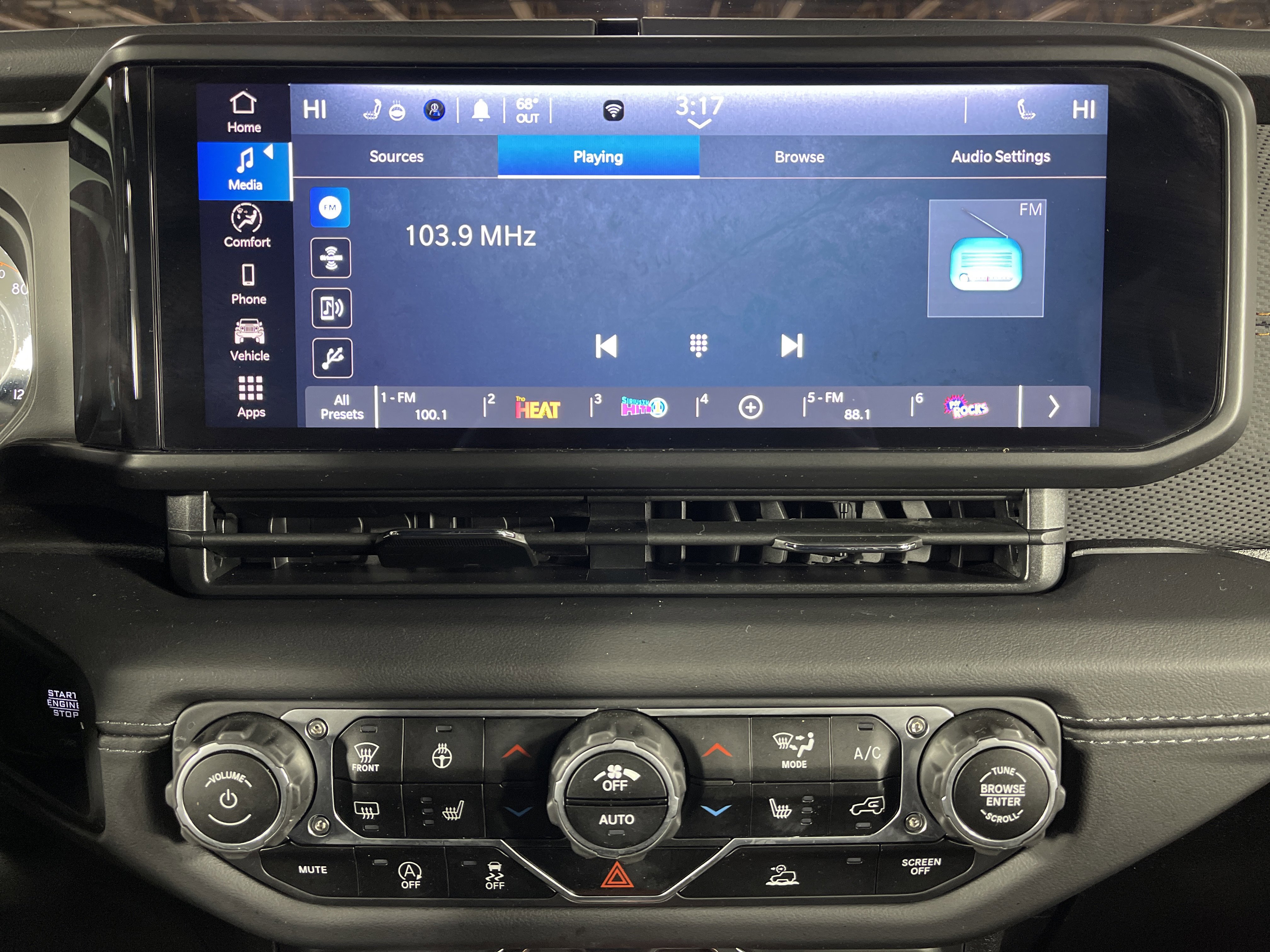 Used 2024 Jeep Gladiator Mojave w/ Convenience Group image 22