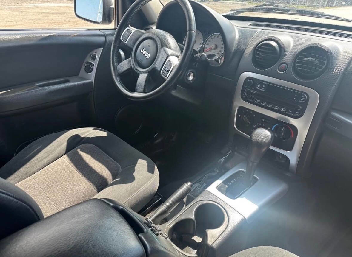 Used 2004 Jeep Liberty Limited AWD/4WD image 11