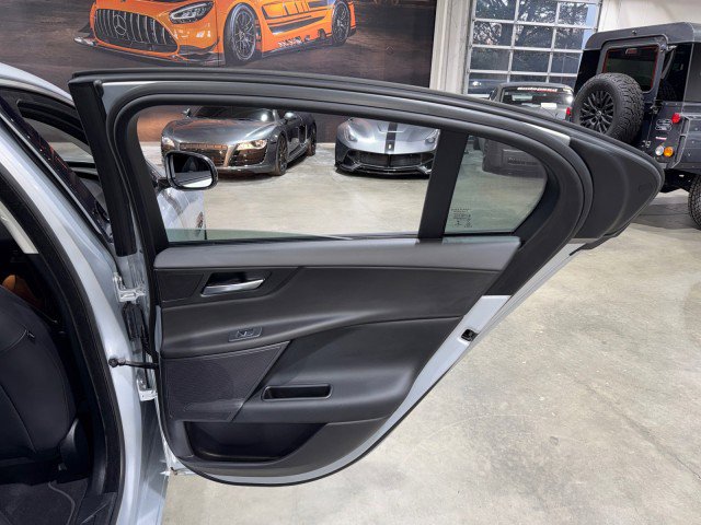 Used 2017 Jaguar XE Premium image 57