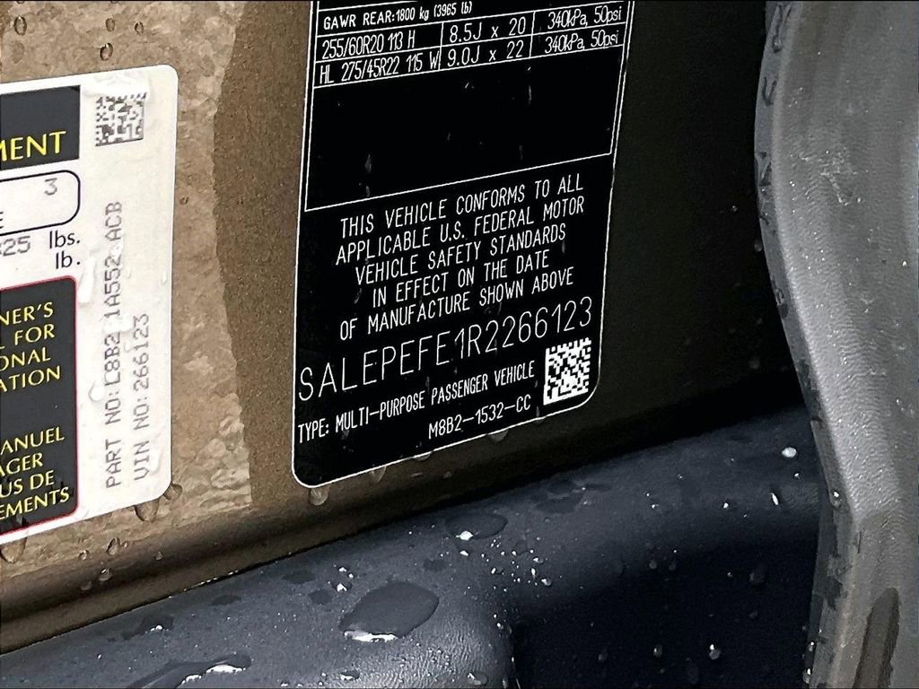 Used 2024 Land Rover Defender 110 SE image 32