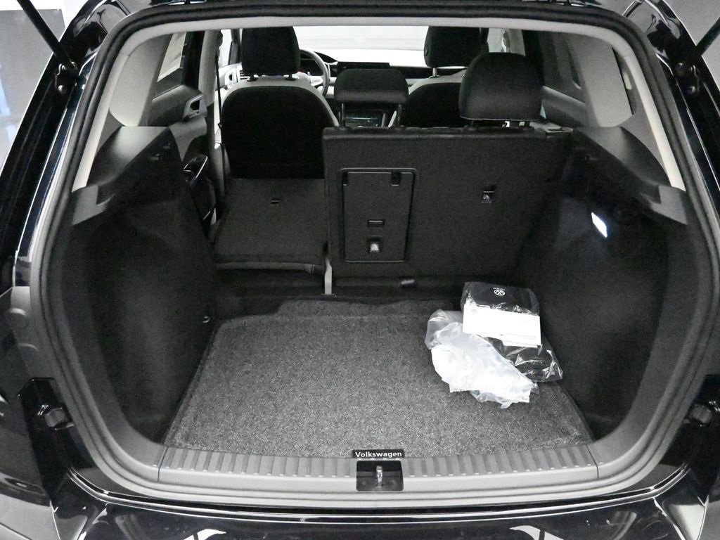 New 2025 Volkswagen Taos SE image 27