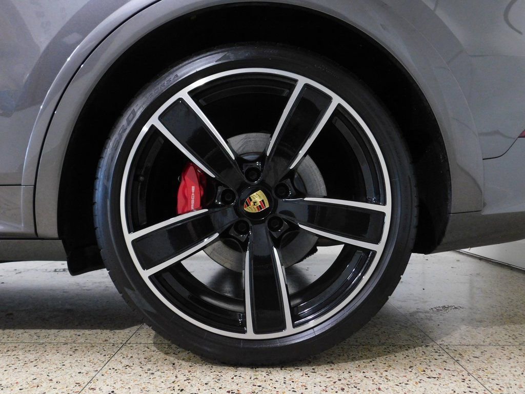 Used 2021 Porsche Cayenne GTS image 98