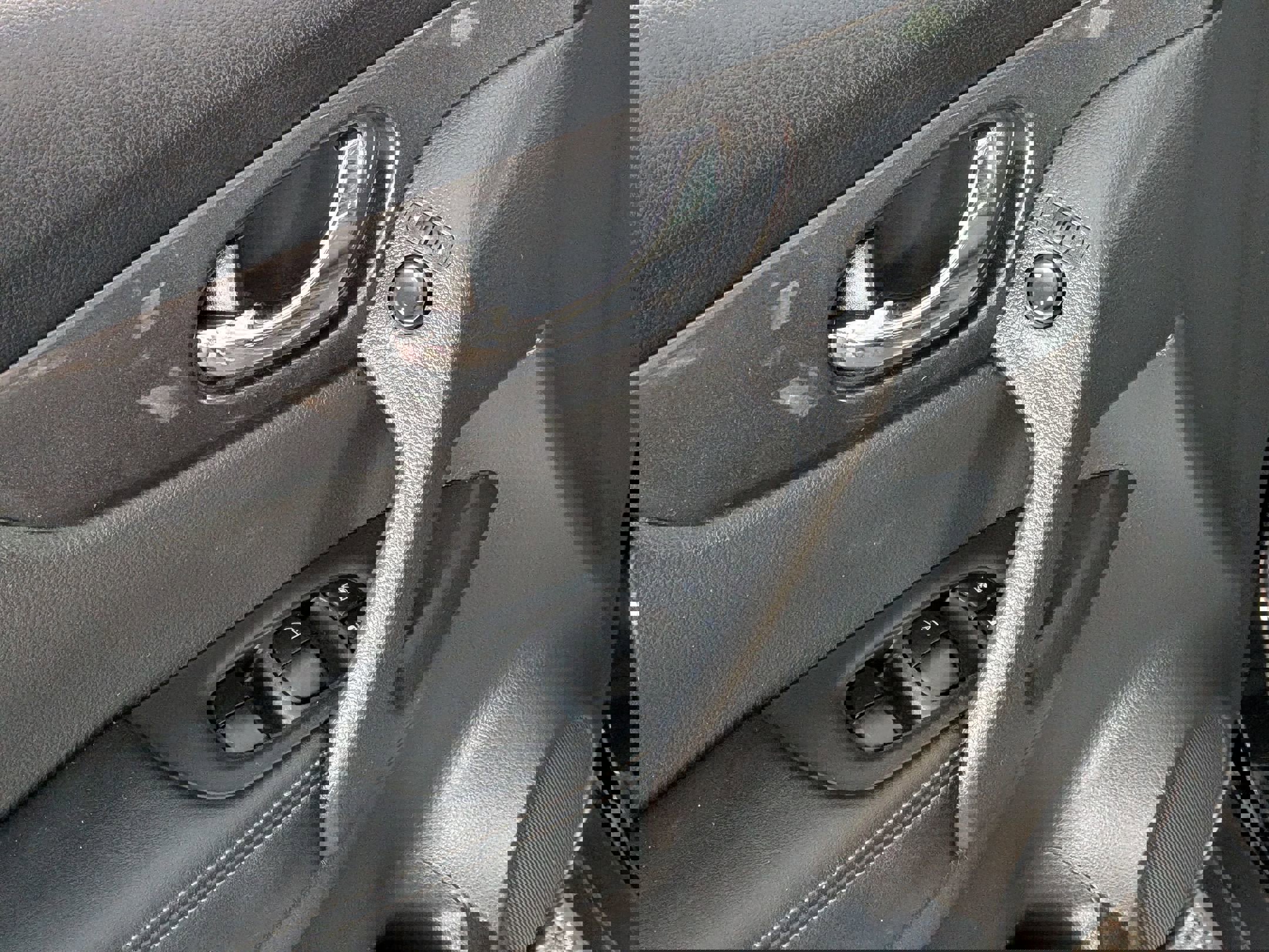 Used 2018 Nissan Rogue S image 9