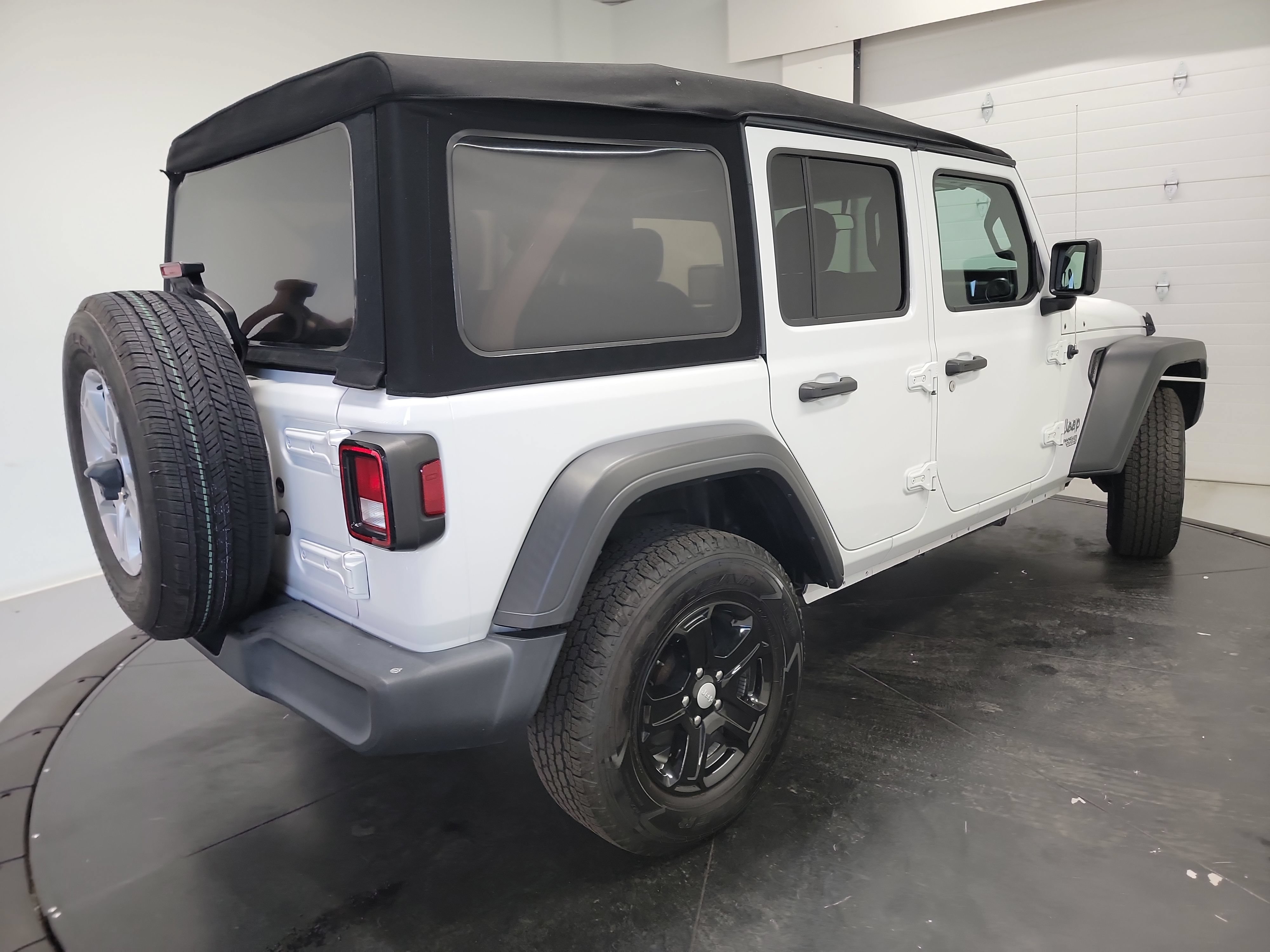 Used 2021 Jeep Wrangler Unlimited Sport AWD/4WD image 9