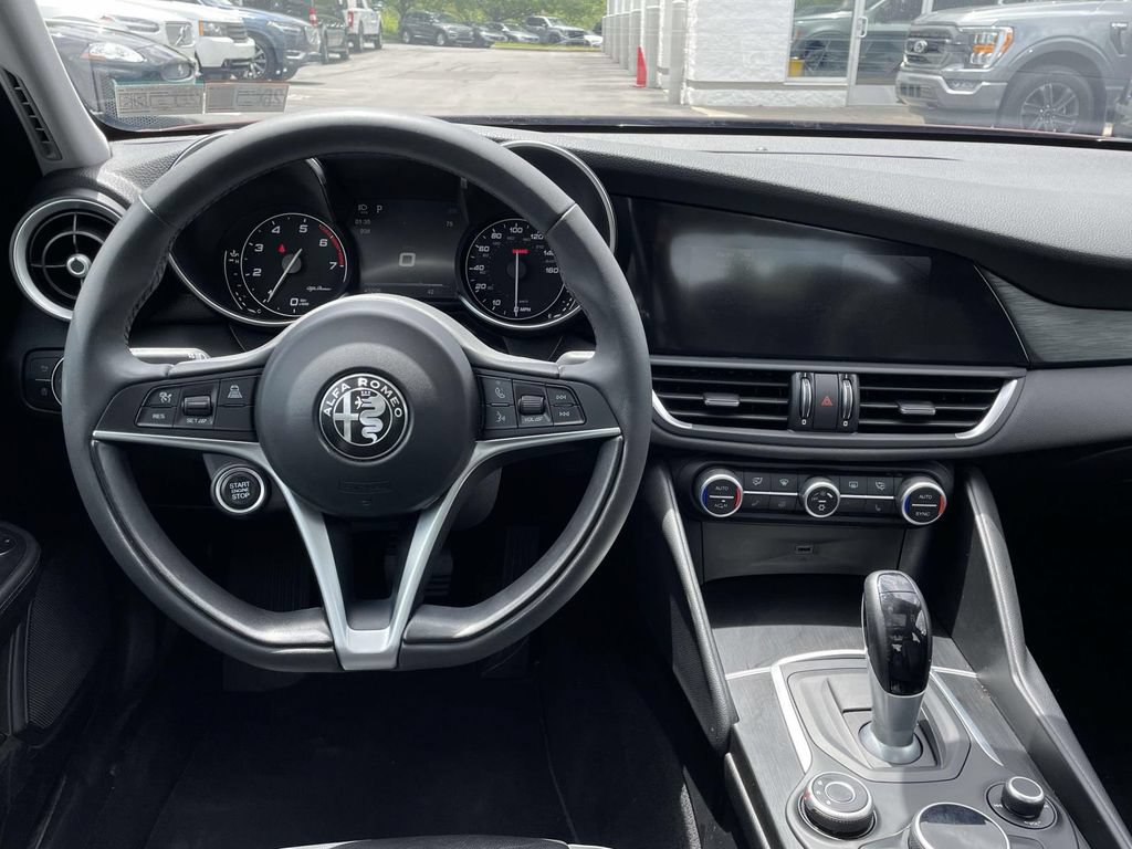 Used 2017 Alfa Romeo Giulia AWD image 22