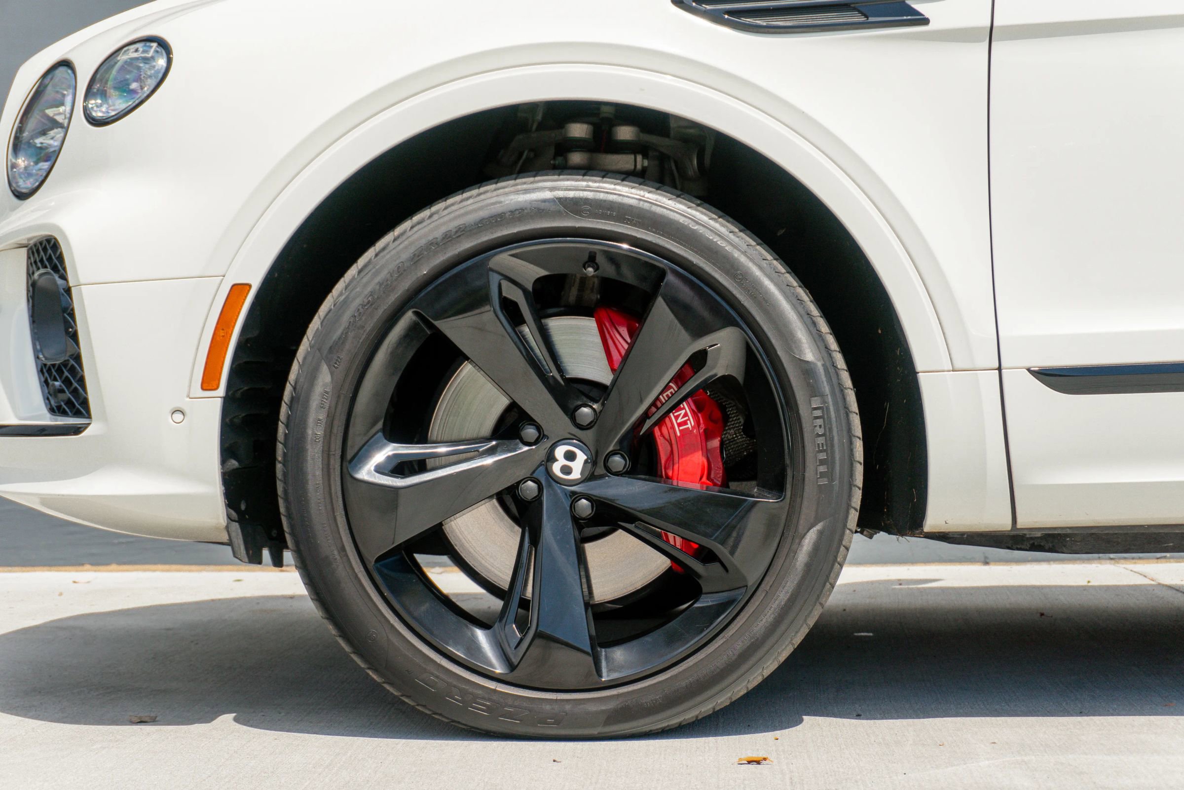 Used 2023 Bentley Bentayga image 17