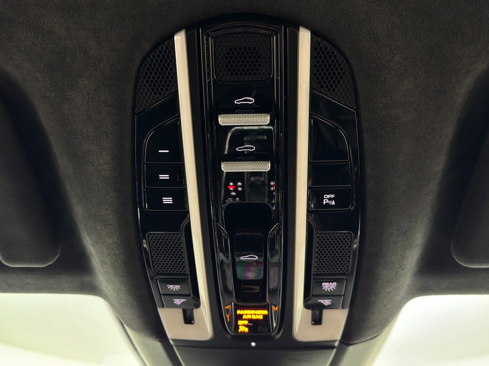 Used 2020 Porsche Panamera GTS w/ Premium Package Plus image 35