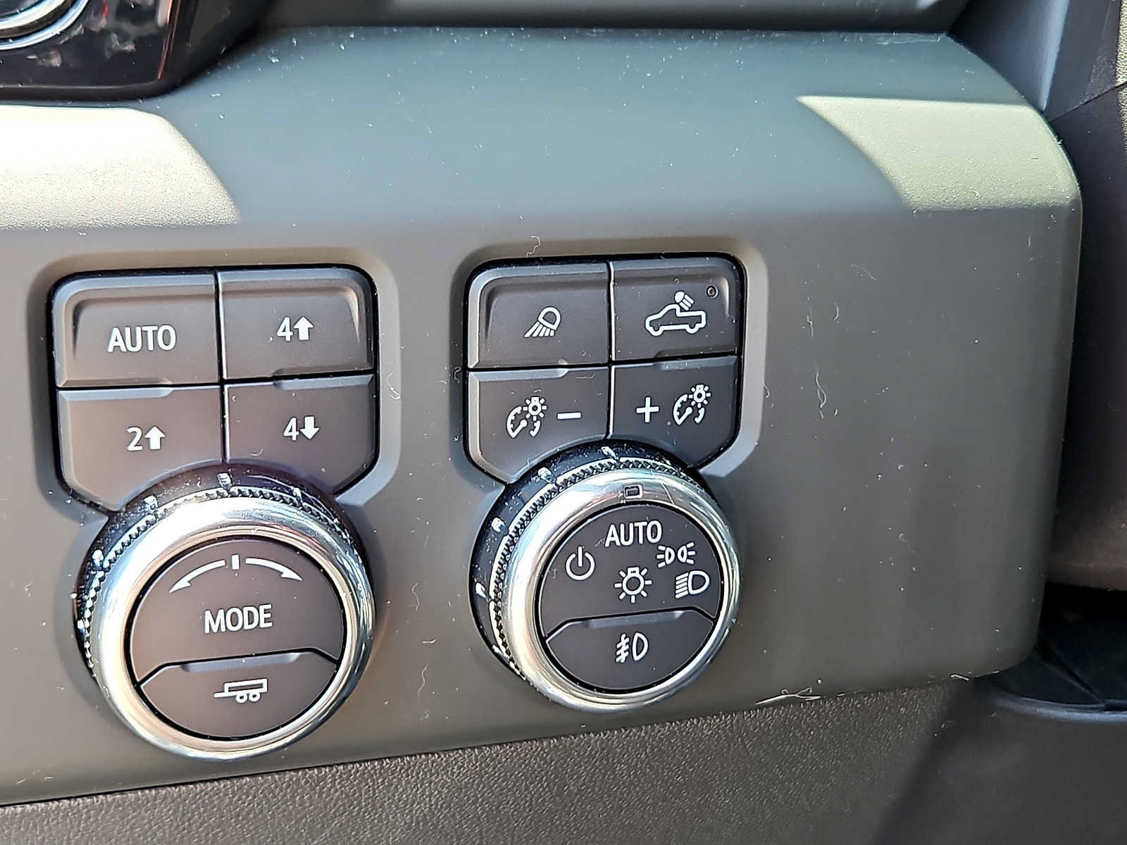 Used 2024 GMC Sierra 1500 AT4 w/ Technology Package AWD/4WD image 25