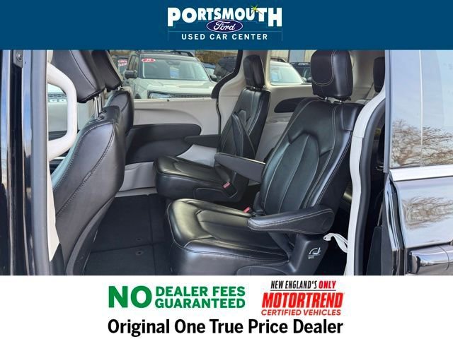 Used 2024 Chrysler Pacifica Touring-L image 5