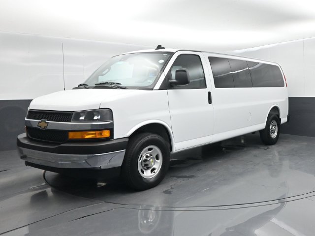 Used 2025 Chevrolet Express 3500 LT w/ LT Preferred Equipment Group RWD image 4
