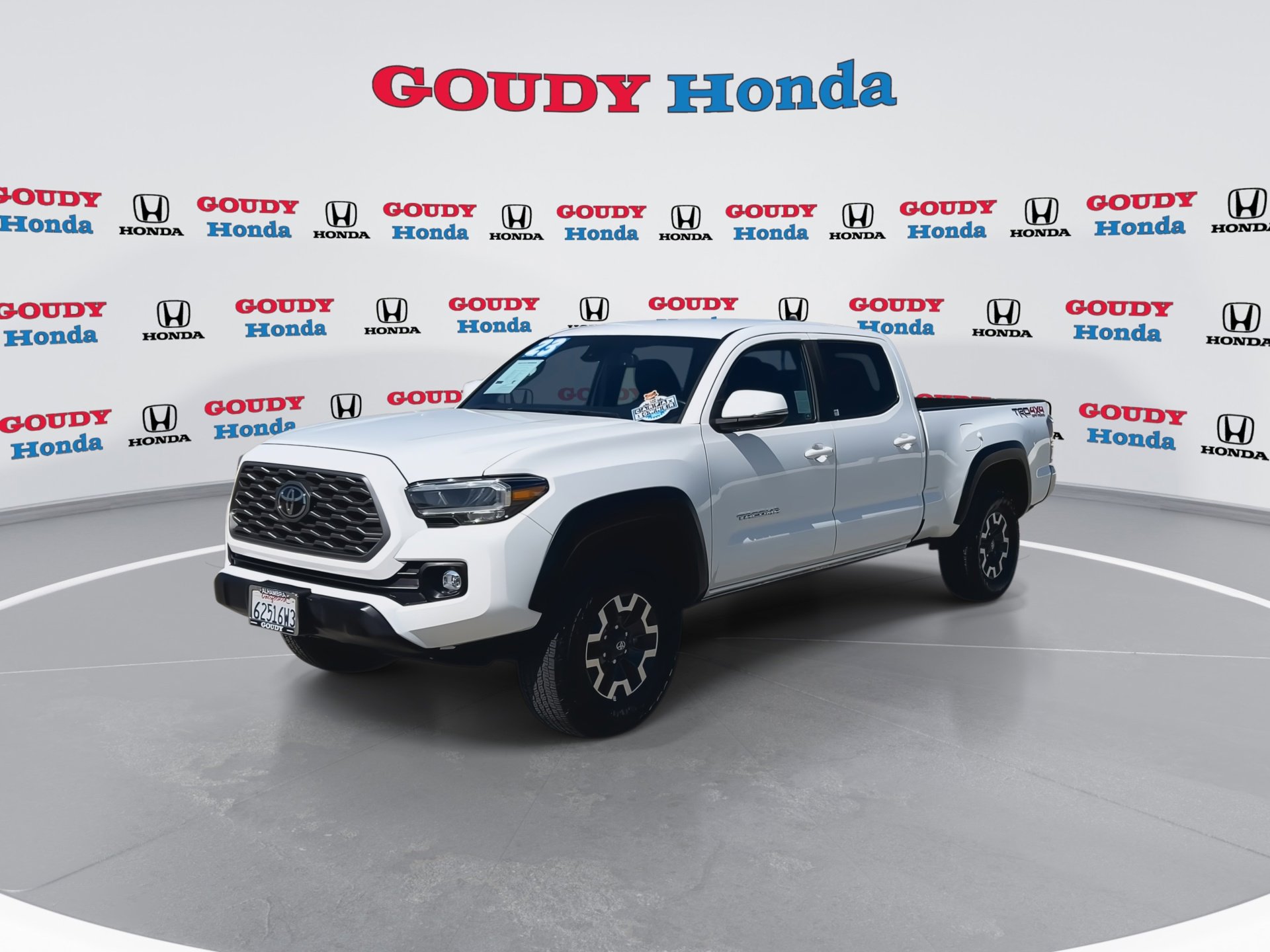 Used 2023 Toyota Tacoma TRD Off-Road AWD/4WD image 4
