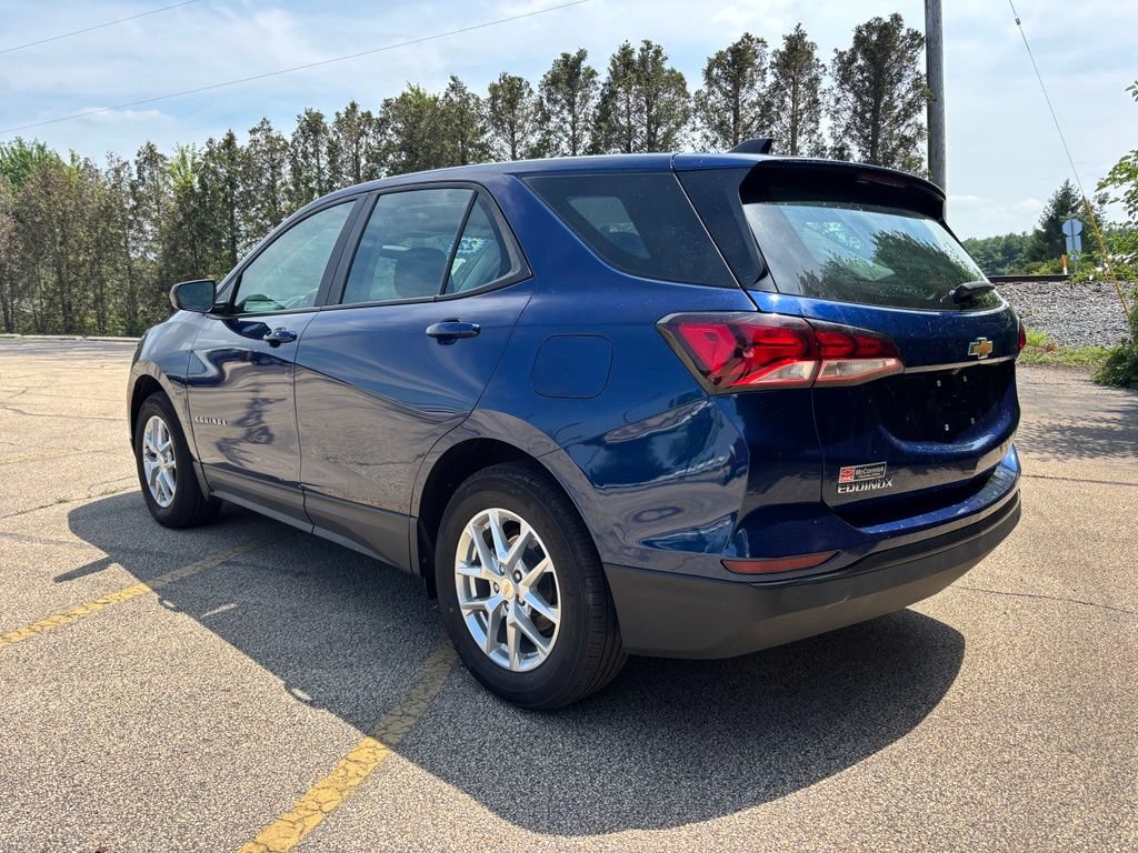 Used 2022 Chevrolet Equinox LS FWD image 4