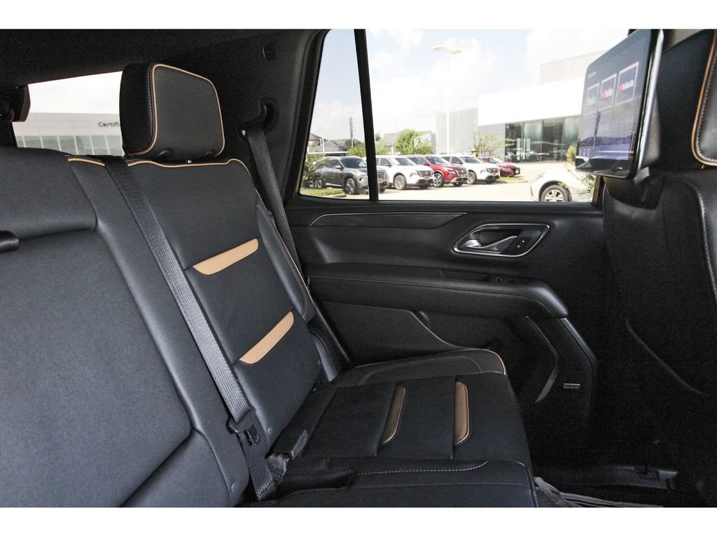 Used 2024 GMC Yukon AT4 w/ AT4 Premium Package AWD/4WD image 11