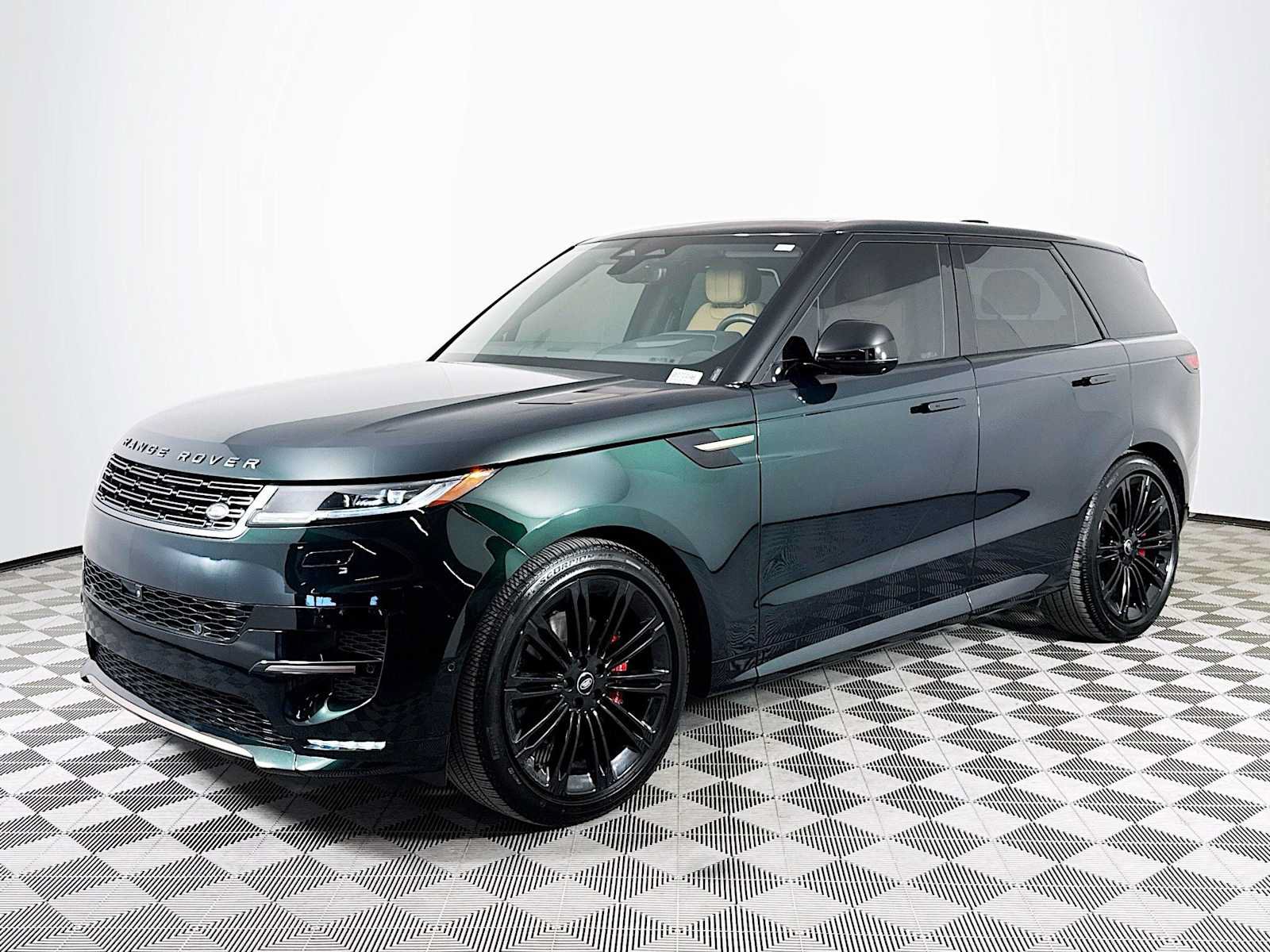 Certified 2025 Land Rover Range Rover Sport Dynamic SE AWD/4WD image 1