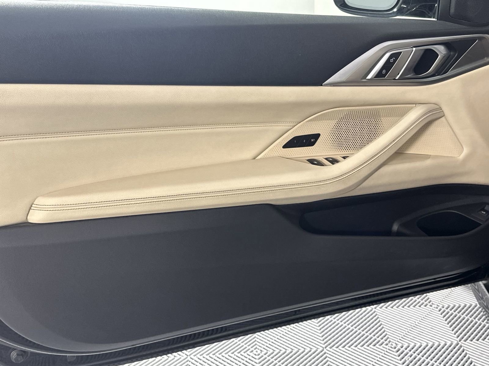 Used 2022 BMW 430i xDrive Convertible w/ Convenience Package image 28