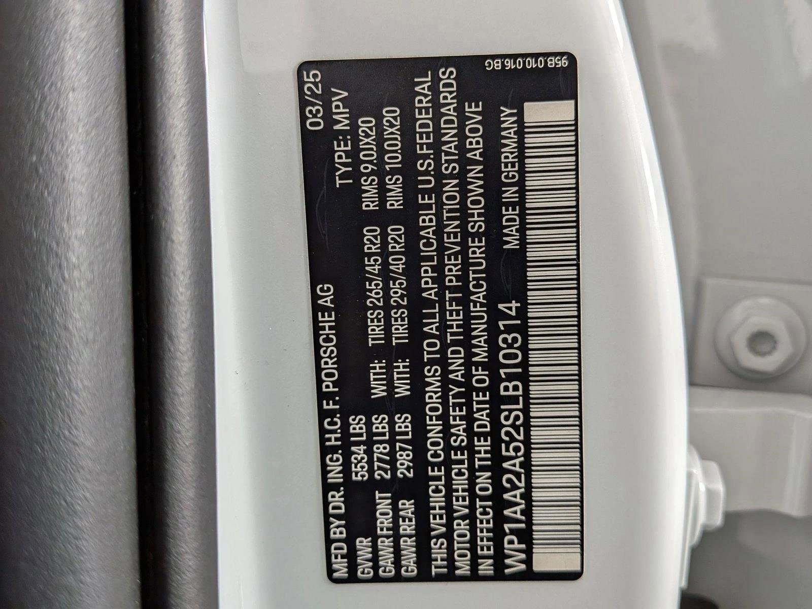 Certified 2025 Porsche Macan Turbo AWD/4WD image 27