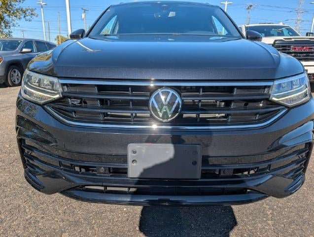 Used 2023 Volkswagen Tiguan SE R-Line AWD/4WD image 16