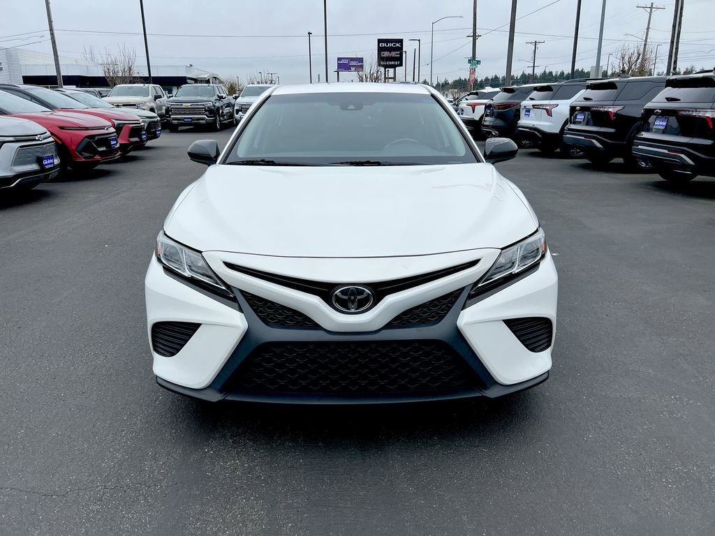 Used 2019 Toyota Camry SE w/ Carpet Mat Package image 24