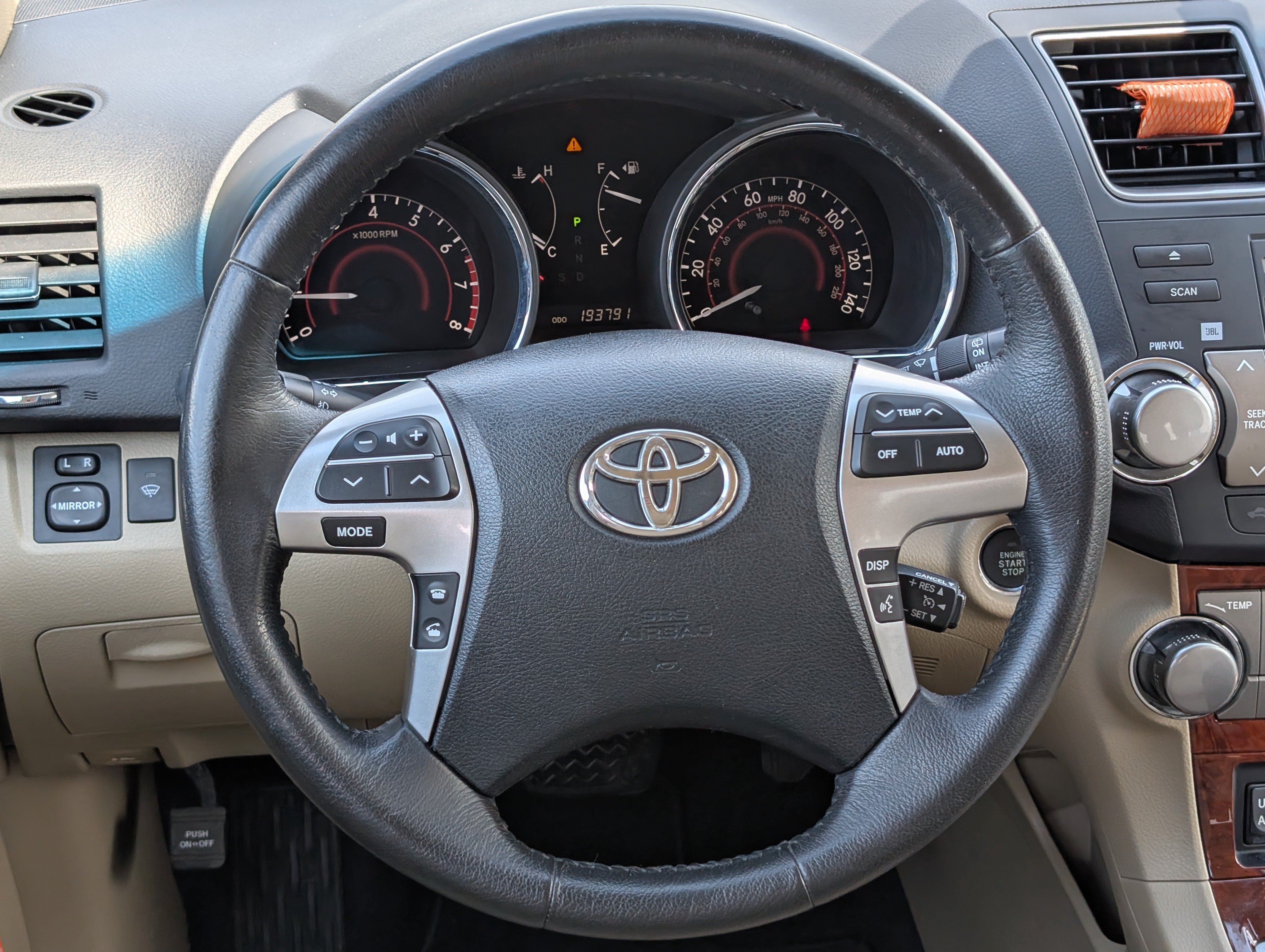 Used 2012 Toyota Highlander Limited w/ Tow Pkg AWD/4WD image 12