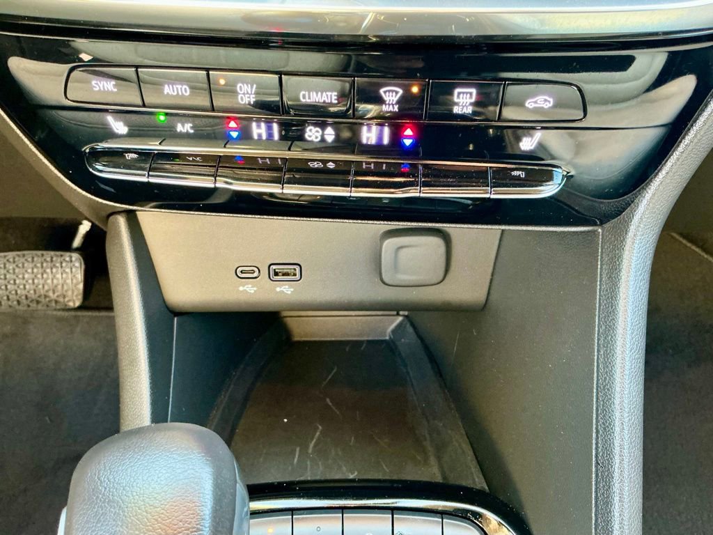 Used 2024 Buick Encore GX Avenir image 37