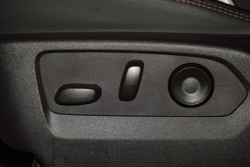 Used 2024 GMC Sierra 2500 AT4 w/ Technology Package image 40