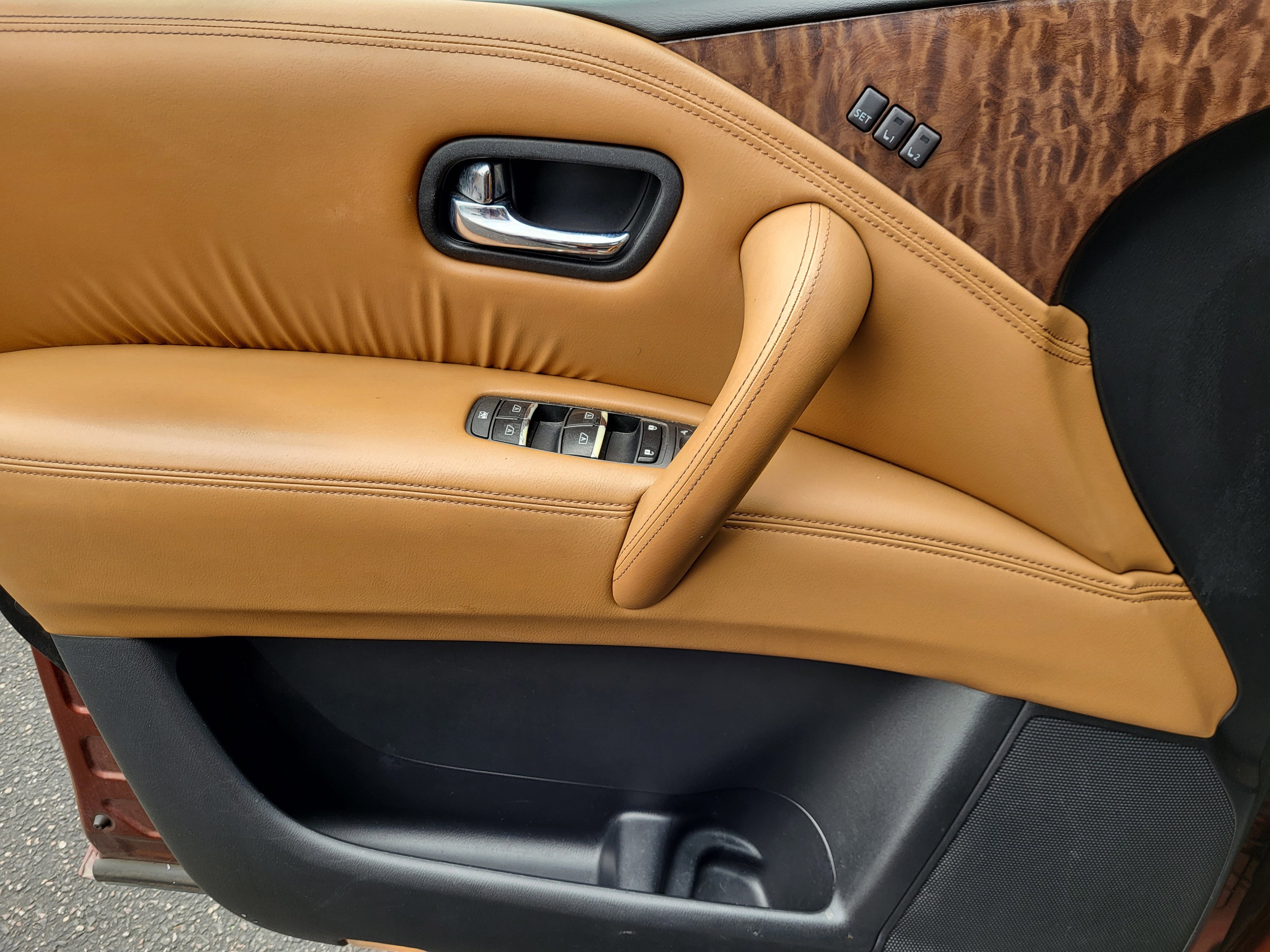 Used 2017 Nissan Armada Platinum w/ Interior Lighting Package image 7