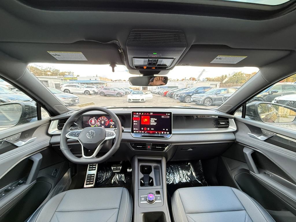 New 2026 Volkswagen Tiguan SE R-Line image 21