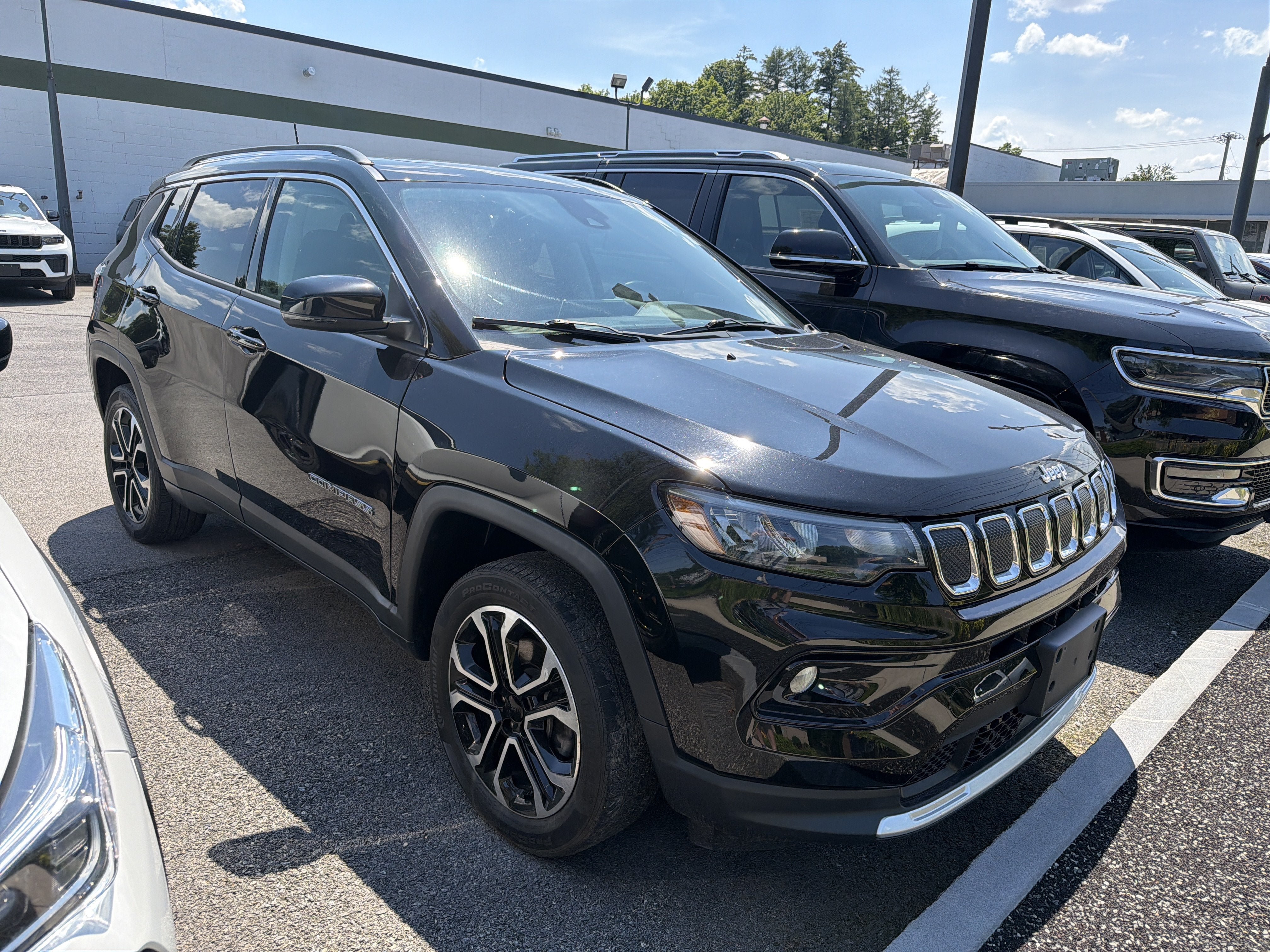 Used 2022 Jeep Compass Limited w/ Sun and Sound Group AWD/4WD image 2