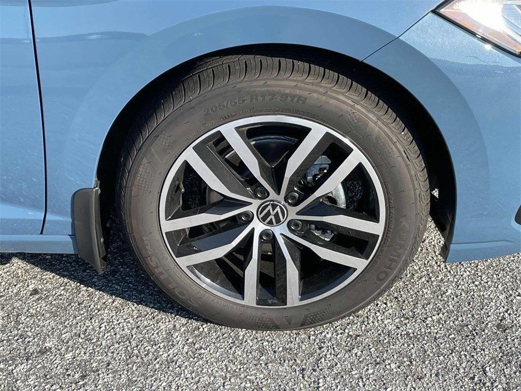 Used 2025 Volkswagen Jetta SE FWD image 12