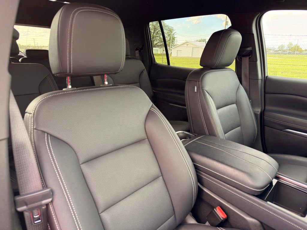 Used 2025 Chevrolet Traverse LT AWD/4WD image 33