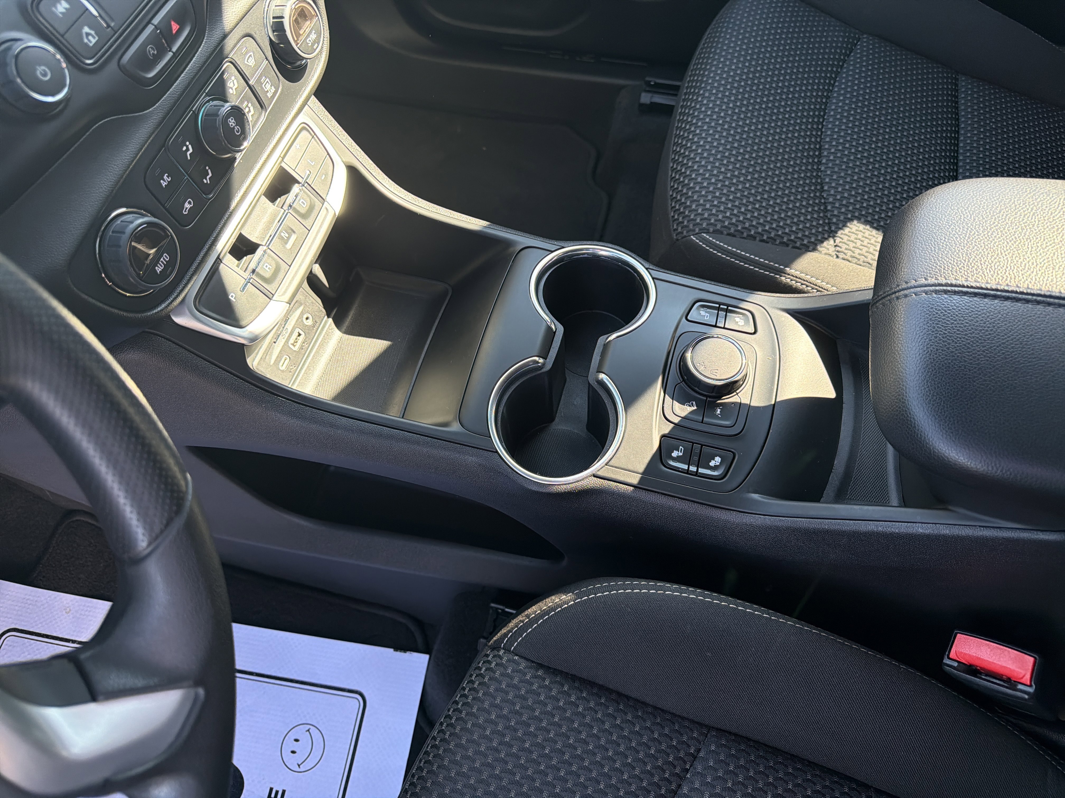 Used 2022 GMC Terrain SLE w/ Driver Convenience Package image 27