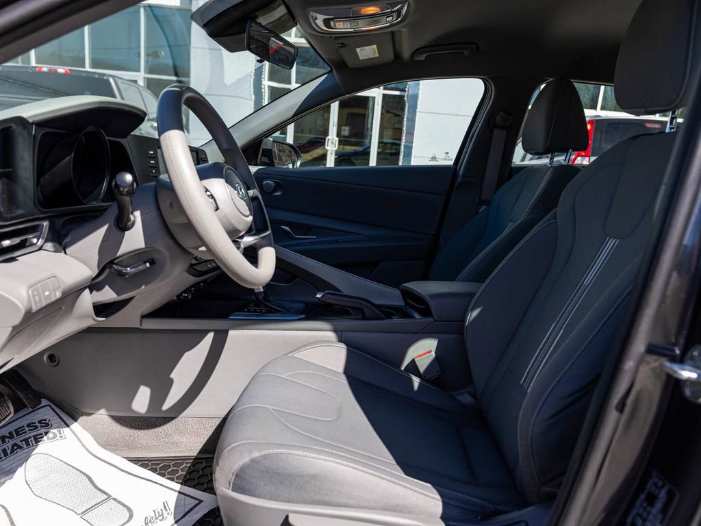 Used 2023 Hyundai Elantra SEL w/ Cargo Package image 26