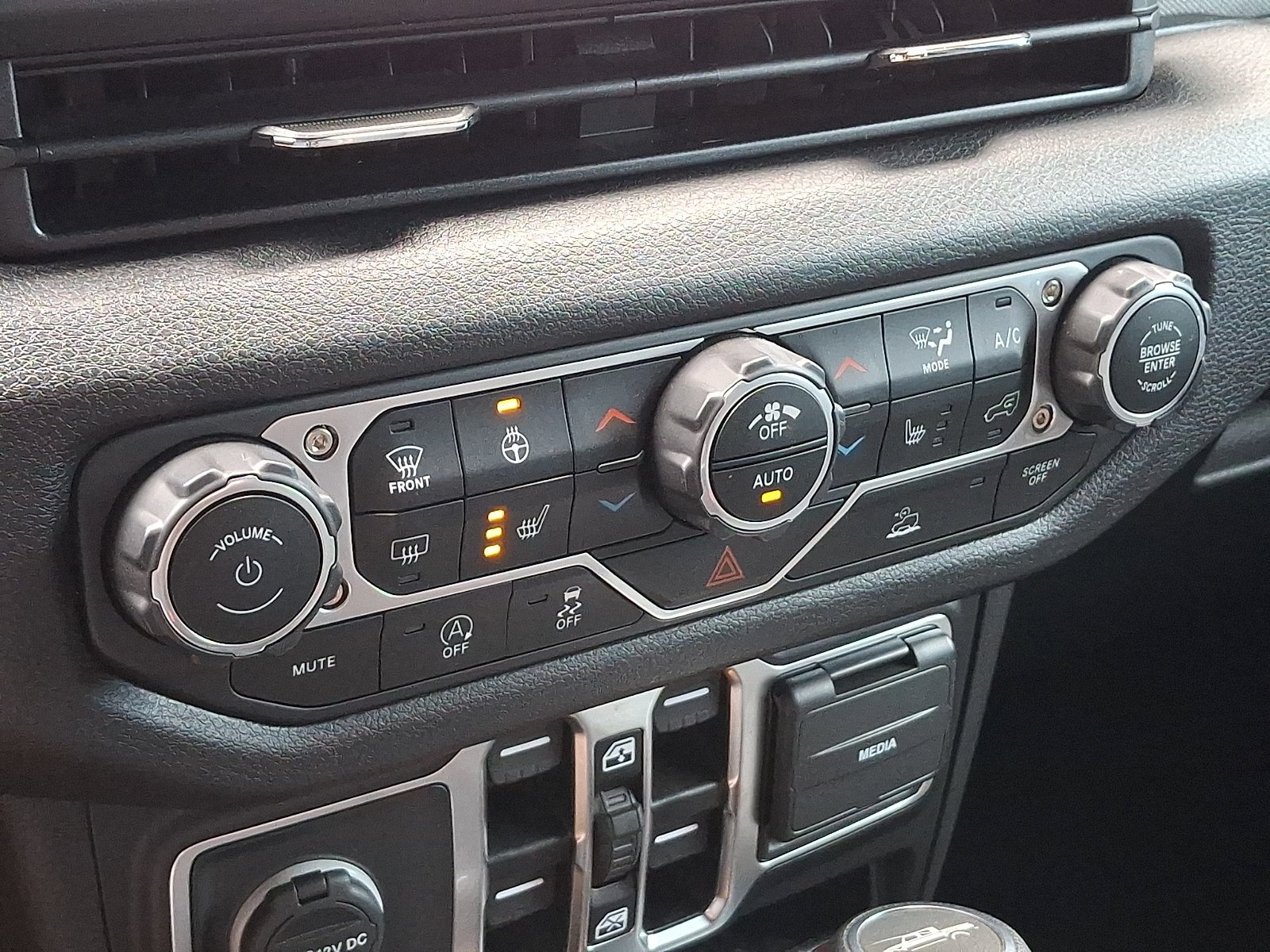 Certified 2025 Jeep Gladiator Sport AWD/4WD image 15