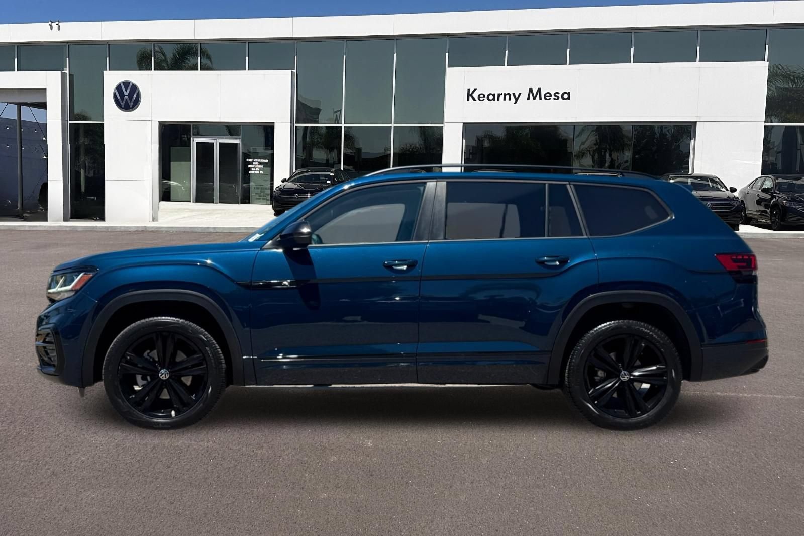 Used 2023 Volkswagen Atlas SEL R-Line AWD/4WD image 7