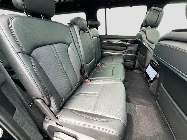 New 2026 Jeep Grand Wagoneer Summit w/ Premium Group III AWD/4WD image 29