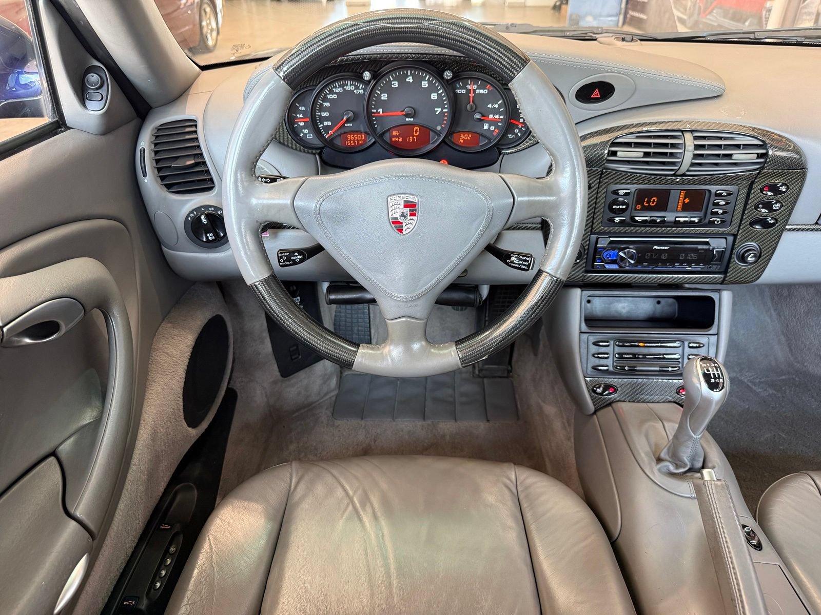 Used 2001 Porsche 911 Carrera RWD image 24