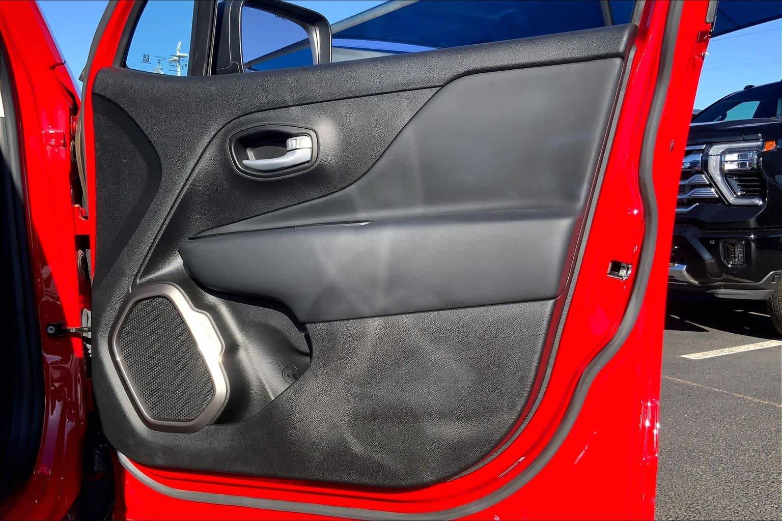Used 2023 Jeep Renegade Latitude w/ Premium Group image 46