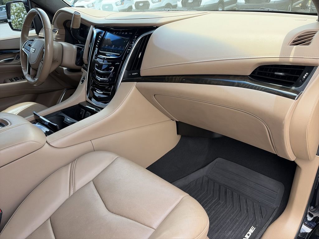 Used 2019 Cadillac Escalade Platinum AWD/4WD image 34
