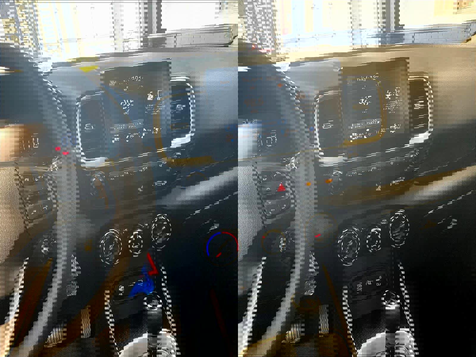 Used 2025 Hyundai Venue SE image 18