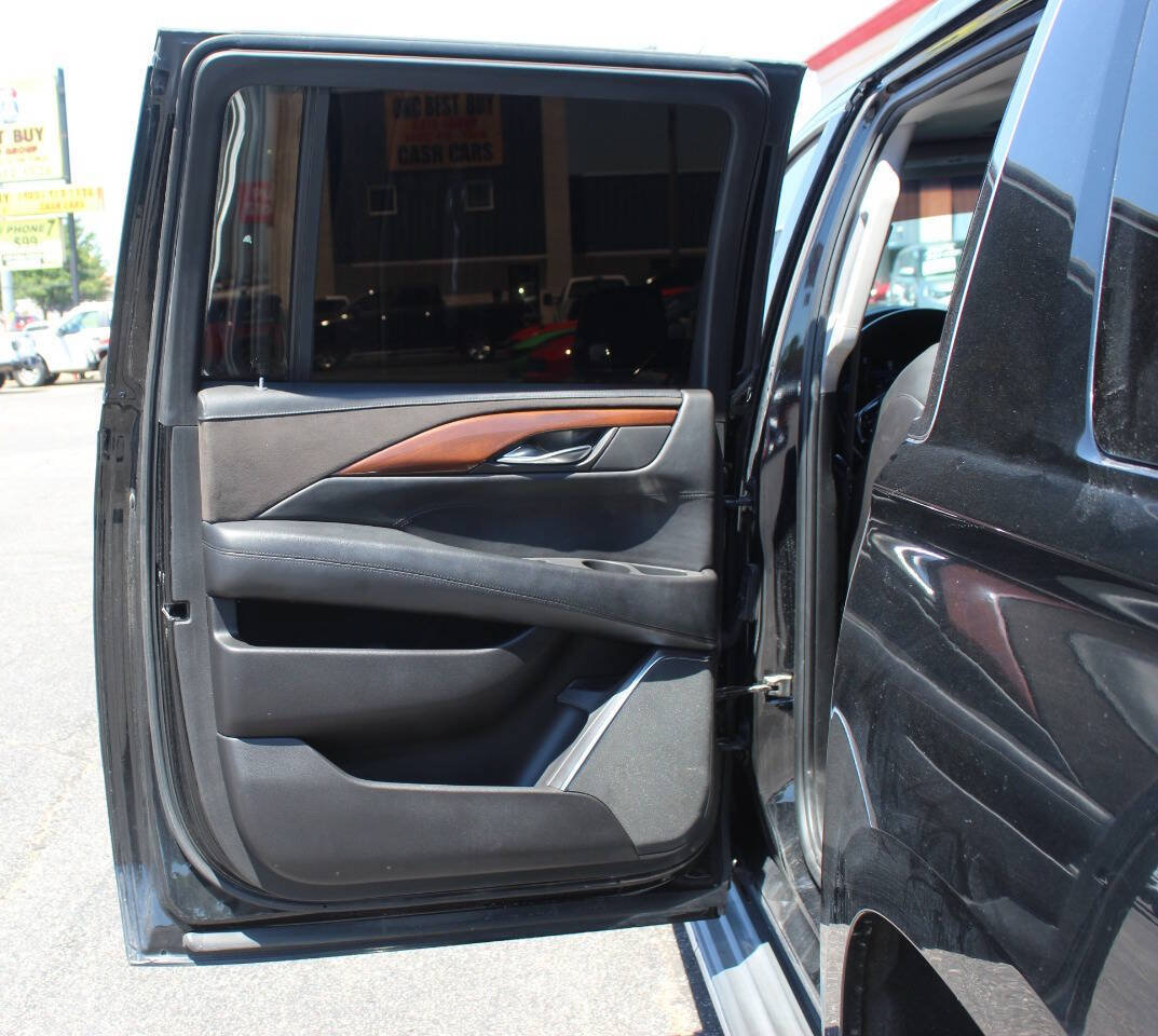 Used 2016 Cadillac Escalade ESV Luxury RWD image 17