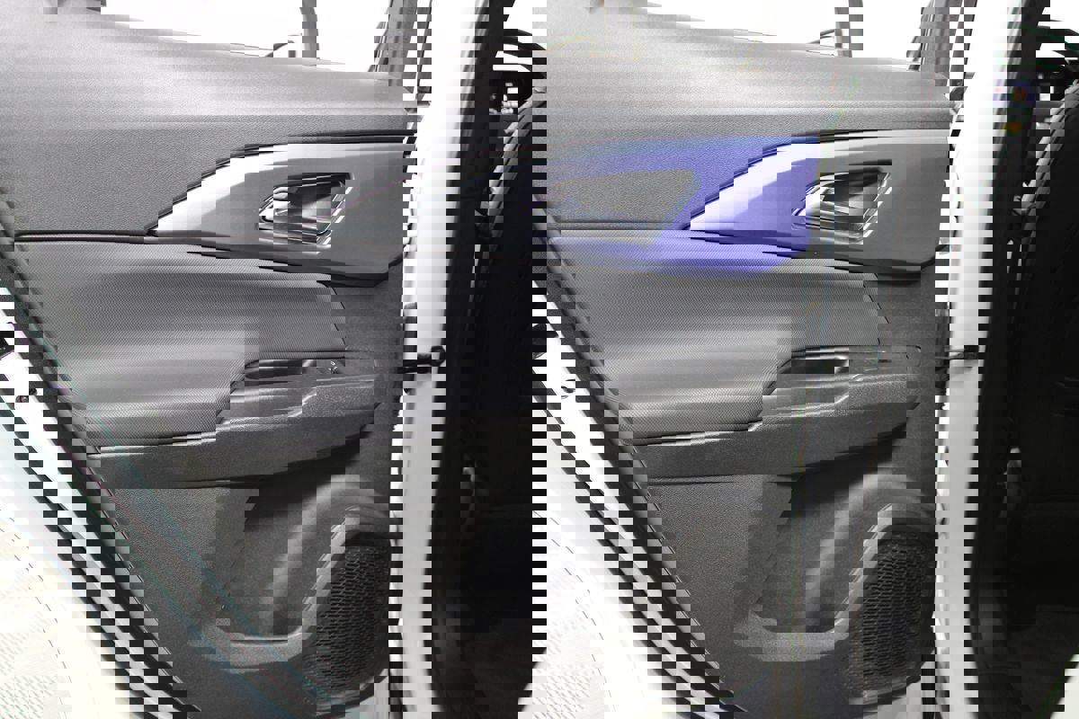 Used 2025 Chevrolet Equinox EV LT w/ Convenience Package image 23