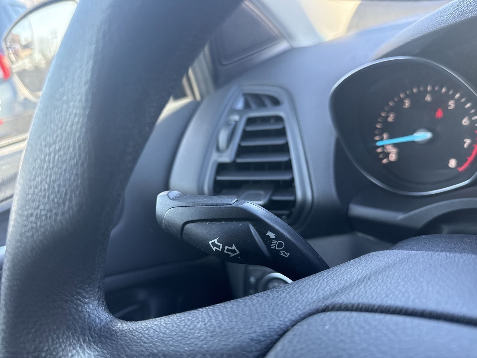 Used 2018 Ford Escape SE image 25