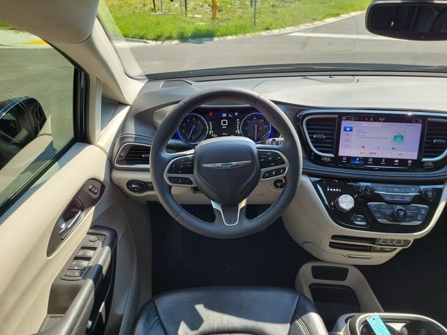 Used 2022 Chrysler Pacifica Touring-L AWD/4WD image 13
