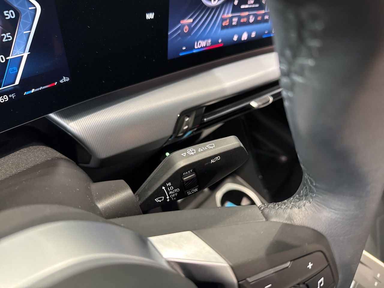 Used 2025 BMW X2 xDrive28i w/ Technology Package image 23