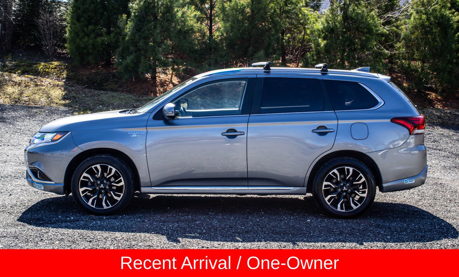 Used 2018 Mitsubishi Outlander 4WD Plug-In Hybrid image 4