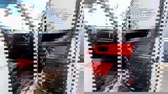 Used 2018 Bentley Bentayga image 19