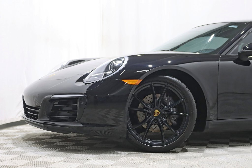 Used 2019 Porsche 911 Carrera RWD image 2